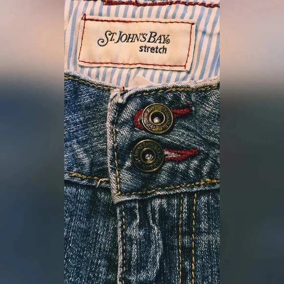 St. John's Bay, Size 10, Denim Stretch Capris - Picture 4 of 12